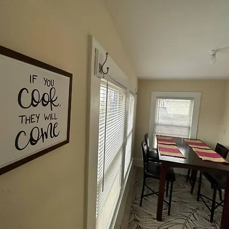 The Yellow Door 3-Bedroom Downtown Near Vt&Ru Radford Extérieur photo