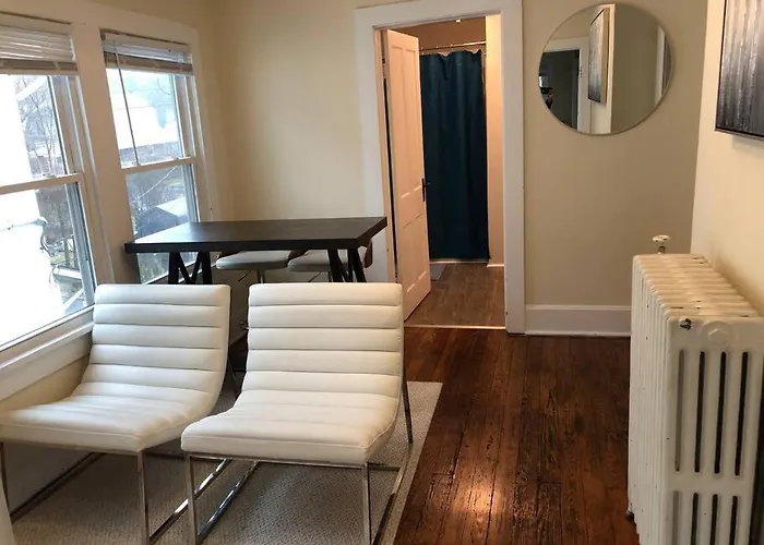 The Yellow Door 3-Bedroom Downtown Near Vt&Ru