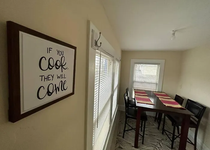 The Yellow Door 3-Bedroom Downtown Near Vt&Ru