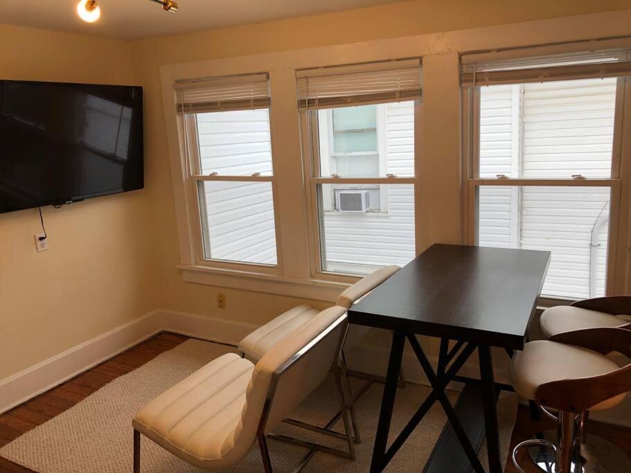 The Yellow Door 3-bedroom Downtown Near Vt&ru Radford