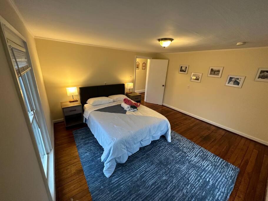 The Yellow Door 3-bedroom Downtown Near Vt&ru Appartement