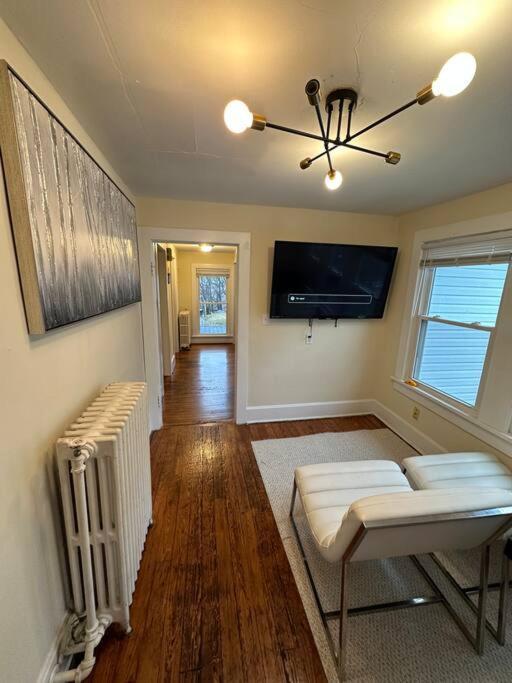 The Yellow Door 3-bedroom Downtown Near Vt&ru Appartement *
